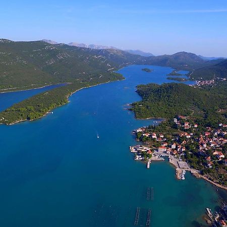 Holiday Home Villa Pindo Ston Bagian luar foto