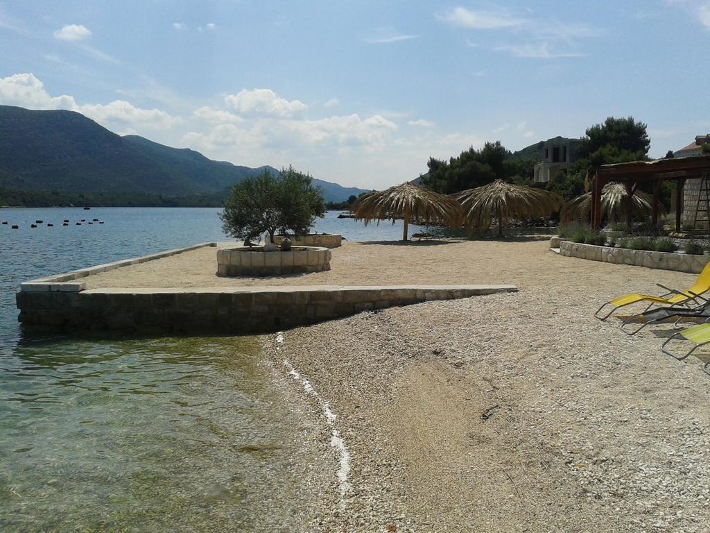 Holiday Home Villa Pindo Ston Bagian luar foto